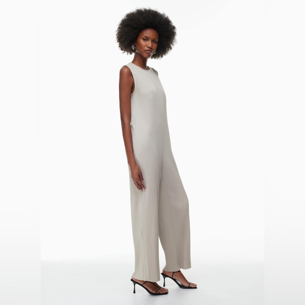 Aritzia Babaton gray Conference pleated sleeveless jumpsuit